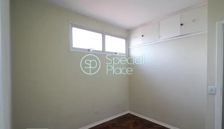 Imagem Excelente apartamento com cômodos amplos, arejados e claros. Localização excelente muito próximo...