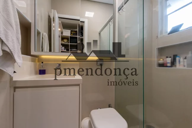 Imagem Apartamento reformado no primeiro andar em prédio charmoso da Ru Dr Gabriel dos Santos