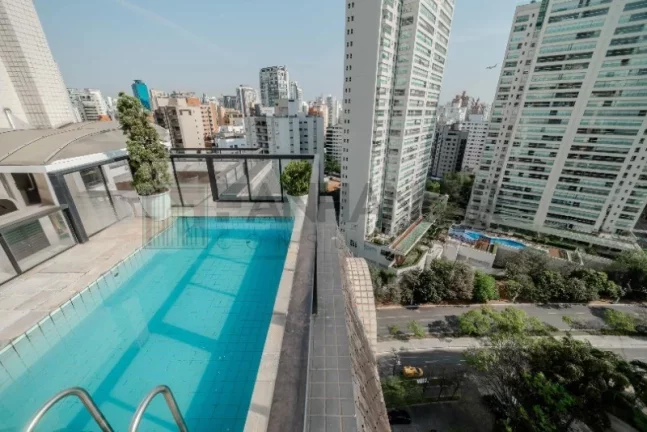 Imagem Cobertura duplex com piscina na Vila Nova Conceição: 3 quartos, 3 suítes, 3 salas, 5 banheiros, 4 vagas e 241m² de sofisticação em São Paulo-SP.