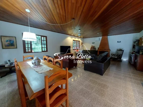 Imagem Casa com 3 dormitórios à venda, 160 m² por R$ 950.000,00 - Albuquerque - Teresópolis/RJ