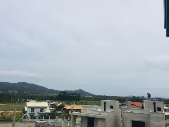 Imagem Casa de alto padrão em Ambrósio: luxo, conforto e deck com churrasqueira em Garopaba-SC!
