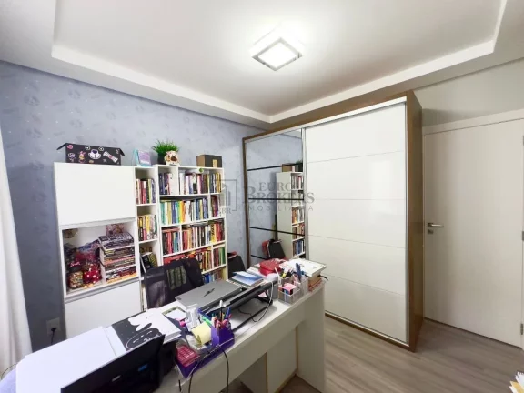 Imagem Belíssima casa com 4 Suítes e 4 vagas no Caledonia