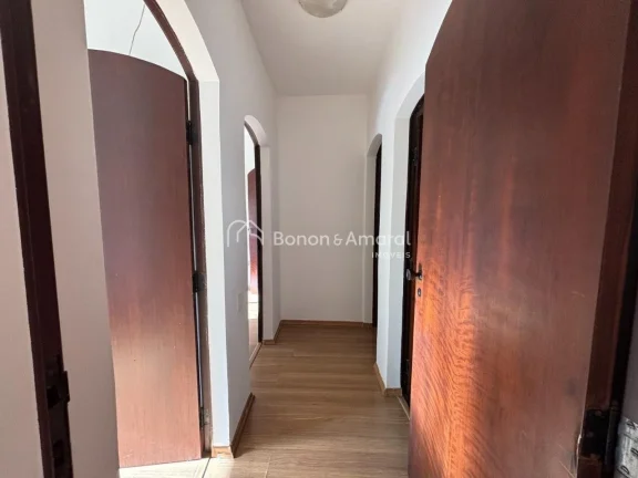 Imagem More com praticidade e excelente localização no coração de Campinas! Este apartamento conta com ...
