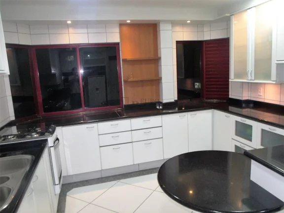 Imagem Apartamento quadra mar com 5 suítes em Balneário Camboriú