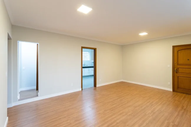 Imagem Apartamento 134M², 3Q, 1 Suíte, 2 Banheiros, 1 Vaga, Armários, Ar Condicionado.