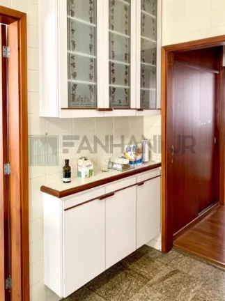 Imagem Locação em Condomínio de Alto Padrão em Indianópolis, São Paulo-SP: 3 Quartos, 1 Suíte, 2 Salas, 3 Banheiros, 4 Vagas, 154m².