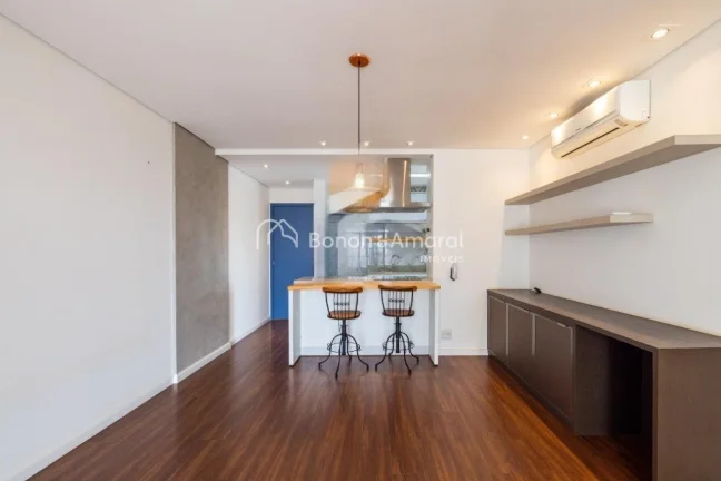 Imagem Elegante e repleto de detalhes que valorizam cada ambiente, este apartamento encanta pelo acabamento...