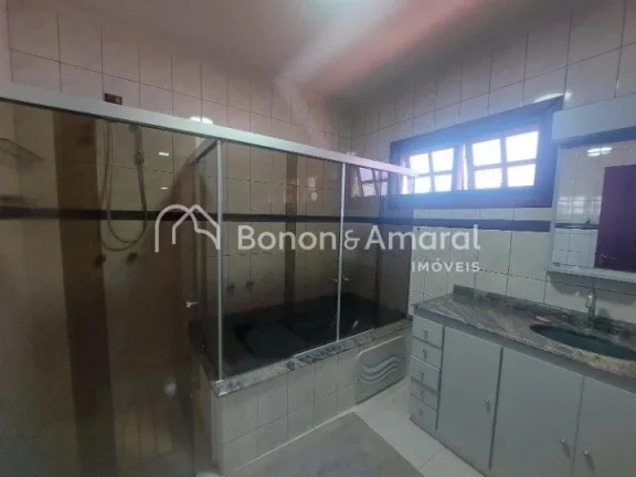 Imagem Casa tipo sobrado localizada em frente a uma área de proteção ambiental APA, o que traz tranquili...