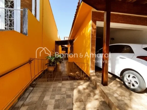 Imagem Casa com 3 Quartos, 2 Banheiros (1 interno e 1 externo)cCopa com área de luz e Sala de Jantar.
Sala...