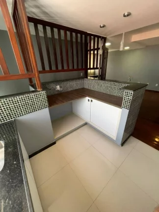 Imagem Espaçosa Casa à Venda no Bairro Coroa do Meio