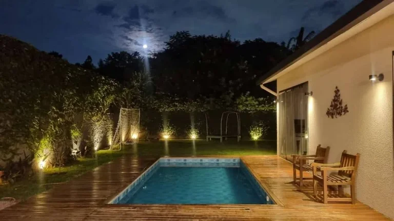 Imagem TÉRREA, 3 suítes, piscina, em rua fechada no Miolo da Granja!