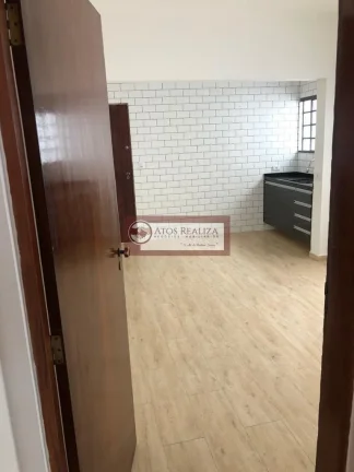 Imagem Alugo Oportunidade no em Interlagos região da cidade Dutra. Sobrado de 108m², imóvel com 2 Suítes, 1 com varanda, Cozinha ampla, Sala de estar, Sala de Jantar, Lavabo, Churrasqueira com cobertura Tetratil Zetaflex, quintal, 2 vagas de garagem cobertas com