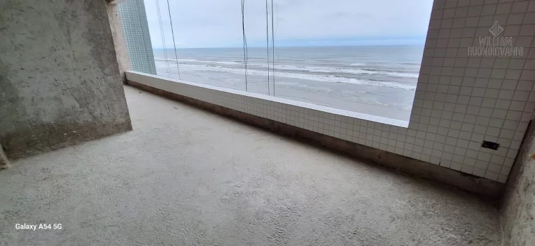 Imagem Apartamento 2 dormitórios sendo 1 suíte + lavabo frente mar em Mongaguá