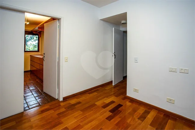 Imagem Casa para alugar com 4 quartos, sendo 2 suítes, em Alto de Pinheiros, São Paulo - SP