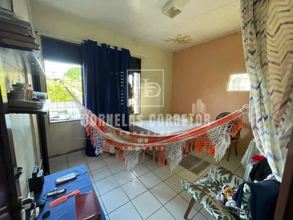 Imagem Casa Amarela - Residência Ampla e Bem Localizada
