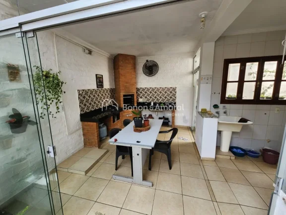 Imagem Imóvel espaçoso para comprar, confira esta ótima opção com 5 quartos, sendo 1 suíte, e 3 banhe...