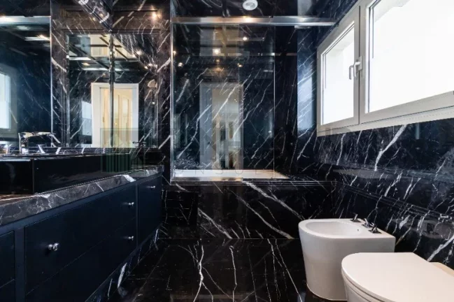 Imagem Deslumbrante duplex para locação, totalmente equipado com detalhes sofisticados e acabamentos premium. Localizado em uma das regiões mais cobiçadas de