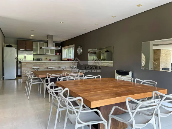 Imagem Casa à venda em Campos do Jordão – Com 7 suítes e vista panorâmica