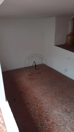 Imagem Ampla Casa com 3 Quartos, Edícula e Quintal Espaçoso: Conforto e Praticidade para Sua Família!