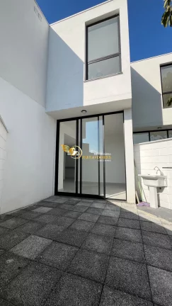 Imagem CASA A VENDA EM CONDOMINÍO FECHADO NA PRAIA DO ITAGUA UBATUBA-SP