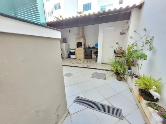 Imagem Linda casa triplex a venda no São Marcos com 3 quartos, suíte e quintal!