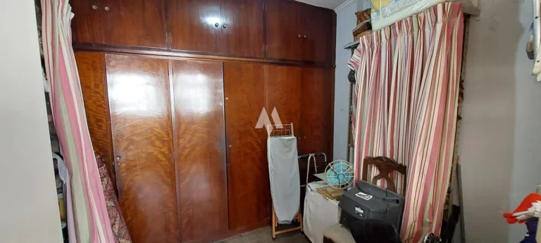 Imagem Apartamento com 228m², quadra da praia do Gonzaga, 3 dormitórios, dependência completa, 1 vaga!