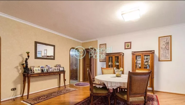 Imagem Amplo apartamento com 205m² no Jardim Paulista. Living muito claro e espaçoso, 03 dormitórios, se...