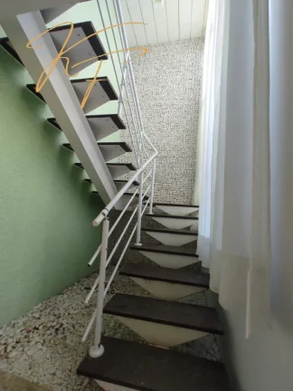 Imagem Venha se encantar com esta incrível casa à venda ou locação no Swiss Park, um dos bairros mais desejados de Campinas/SP! Com um projeto arquitetônico