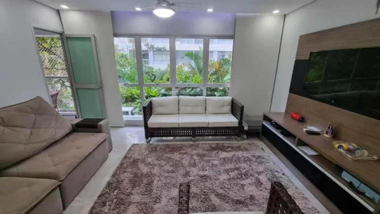 Imagem Praia de Pitangueiras - Calçadão - Alto padrão - Totalmente reformado e finamente decorado.