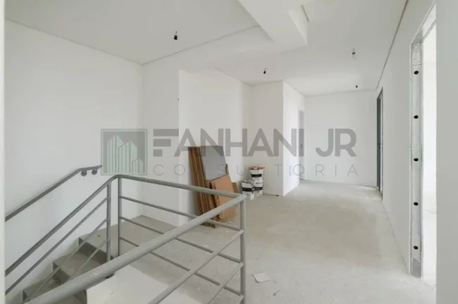 Imagem More no bairro mais valorizado de São Paulo, Vila Nova Conceição, em uma cobertura duplex que é uma verdadeira obra de arte. Com 4 quartos e 5 banheir