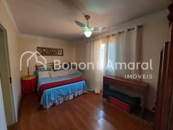 Imagem Casa ampla, arejada com bom acabamento. A residência de 5 andares possui 3 suítes sendo 1 suíte m...
