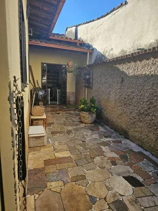 Imagem Casa com Lote Inteiro e Saída para Duas Ruas no Santa Maria – Timóteo