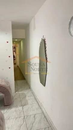 Imagem Sobrado com 4 dormitórios, sendo 3 suítes, uma delas com varanda e duas externas. Conta com banhei...