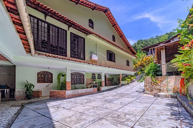 Imagem CASA com 4 SUÍTES em Itaipu/Niteroi - R$ 980.000 - 1.960m²
