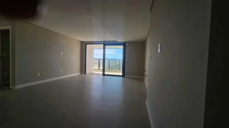 Imagem Apartamento sem mobilia com 3 dormitórios sendo 2 suítes e 3 vagas de garagem em Itajaí
