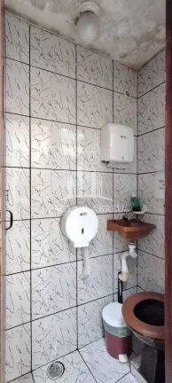 Imagem Sobrado 262m² com Salão Comercial Grande, uma casa com 6 Cômodos e outra com 2 Cômodos, 2 Vagas no Jardim São Gabriel, Mauá-SP