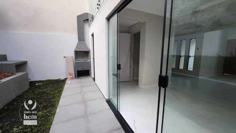 Imagem Maravilhoso sobrado com 3 quartos sendo 1 suíte com sacada, 2 vagas de garagem à venda - Tingui - Curitiba/PR