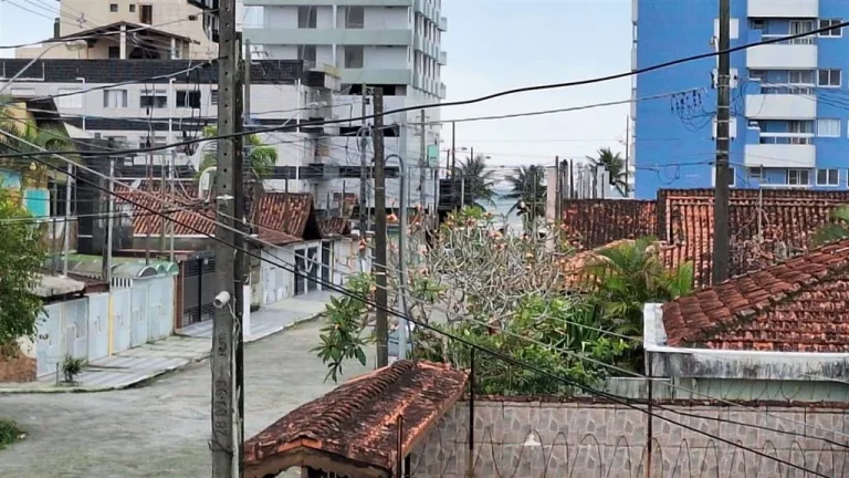 Imagem Casa 2 dormitórios com sacada a venda em Praia Grande 200metros da praia