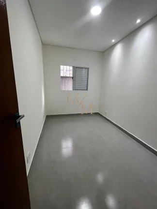 Imagem Casa tipo sobreposta baixa NOVA, 2 dormitórios, quintal, OPORTUNIDADE.