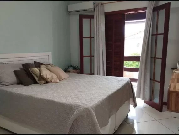 Imagem Vendo esta linda casa no centro de Cabo Frio RJ.