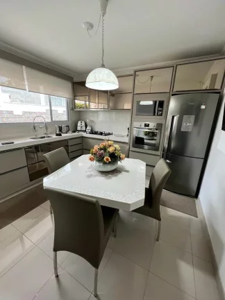 Imagem Casa 3 Dormitórios(2 S), 240,89m2 - Barreiros - São José/SC