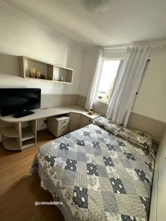 Imagem Amplo e iluminado apartamento com vista frontal para rua e piscina, que conta com sala de estar, sal...