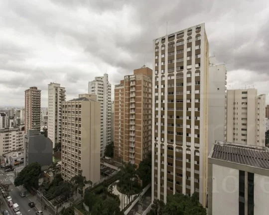Imagem Apartamento amplo, living para 02 ambientes, piso de tacos, 03 dormitórios com armários, 02 banhei...