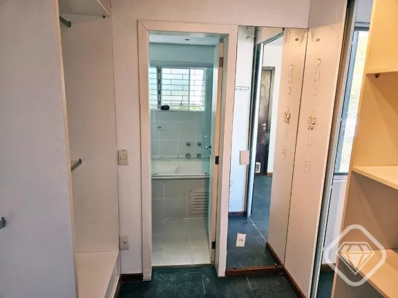 Imagem Casa espaçosa em Ipanema com suítes e pátio perfeito para a família.

Esta residência oferece 2...