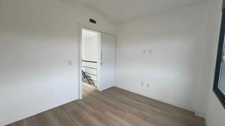 Imagem Casa com 3 dormitórios sendo 1 suíte e 2 vagas garagem - Campeche | Florianópolis/SC
