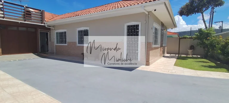 Imagem Encantadora Casa 4 Quartos em Biguaçu