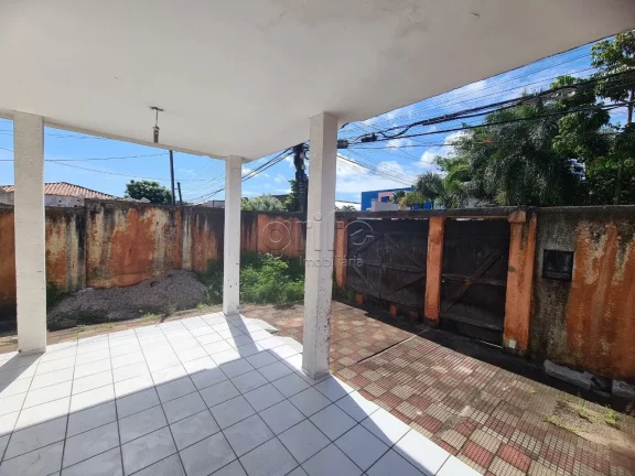 Imagem Excelente casa de esquina, bem ventilada, em ótima localização no Rodolfo Teófilo próximo ao Co...