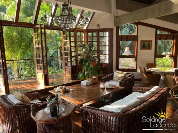 Imagem Linda - Arquitetura Diferenciada - 4 Suítes - 100 metros da Praia - 1.500 m² Terreno
