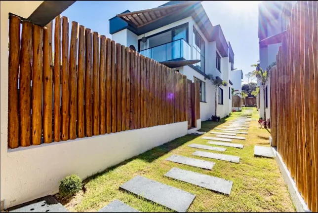 Imagem LINDA RESIDÊNCIA DE ALTO PADRÃO Á VENDA DE PORTEIRA FECHADA EM CONDOMINIO EM ARRAIAL D'ÁJUDA - PORTO SEGURO - BAHIA