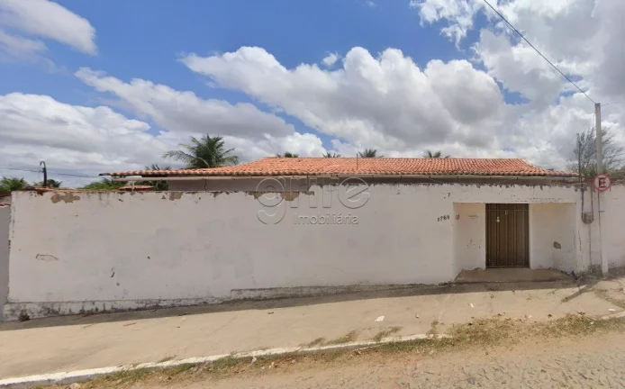 Imagem Casa a venda em Pacajus na Avenida Lúcio José de Menezes, 1760 - Croata, com 3 quartos, sendo 2 su...